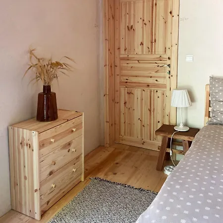 Masurian District Office Praca Zdalna Remote Work Internet Satelitarny Starlink Speed 155mbs Download, Trzy Oddzielne Stoly Do Pracy W Trzech Pomieszczeniach Chata