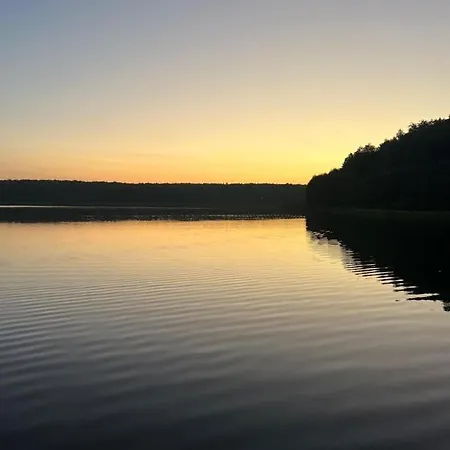 Masurian District Office Praca Zdalna Remote Work Internet Satelitarny Starlink Speed 155mbs Download, Trzy Oddzielne Stoly Do Pracy W Trzech Pomieszczeniach